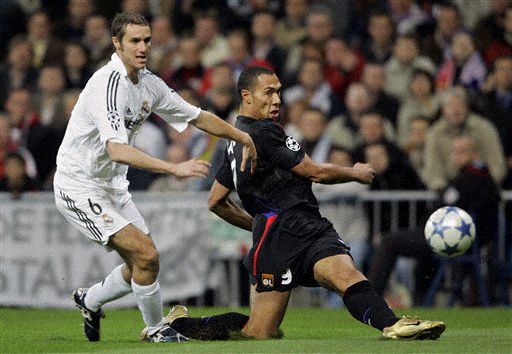 巴塞罗那迎战特内里费：女子足球联赛的巅峰对决（女足联赛焦点之战：巴塞罗那对决特内里费）