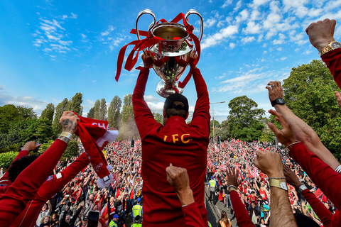 那不勒斯1-1爆冷，亚特兰大4-0大胜三连胜，拜仁客场险胜只赢一个（那不勒斯1-1遭冷平，亚特兰大4-0豪取三连胜，拜仁客场一球险胜）