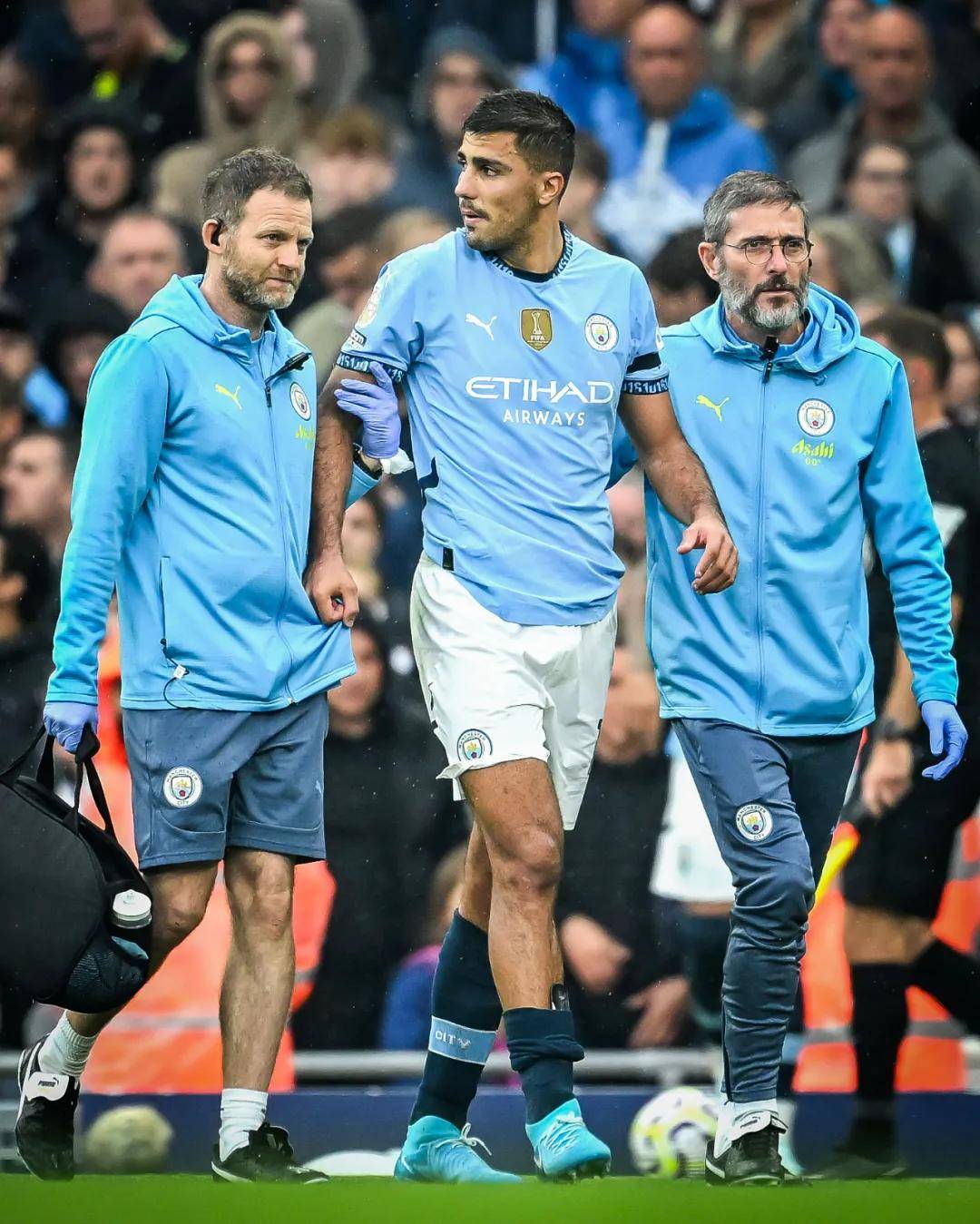 第10个亚军，申花上次拿到中国足球顶级联赛冠军还是30年前（申花第10次屈居亚军，上次问鼎中国顶级联赛已是30年前）