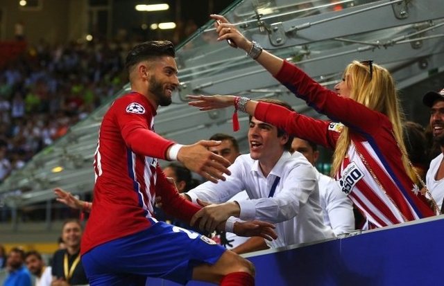 马卡：阿诺德在皇马重现双重性，进攻创造力与防守隐患并存（马卡：阿诺德在皇马攻防两面性凸显，进攻创意十足却埋下防守隐患）