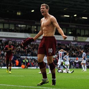 关键三分收比赛！吴前出战35分钟 三分6中3拿到13分3板8助2断（吴前35分钟献关键三分锁定胜局：三分6中3，13分3板8助2断）