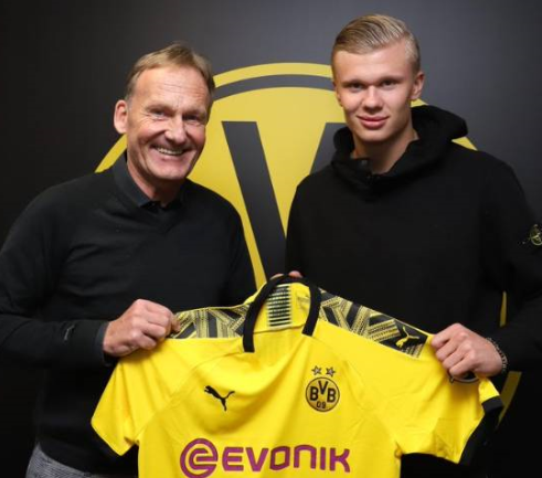 队内得分最高！沃克半场12中5，独得15分3篮板1助攻