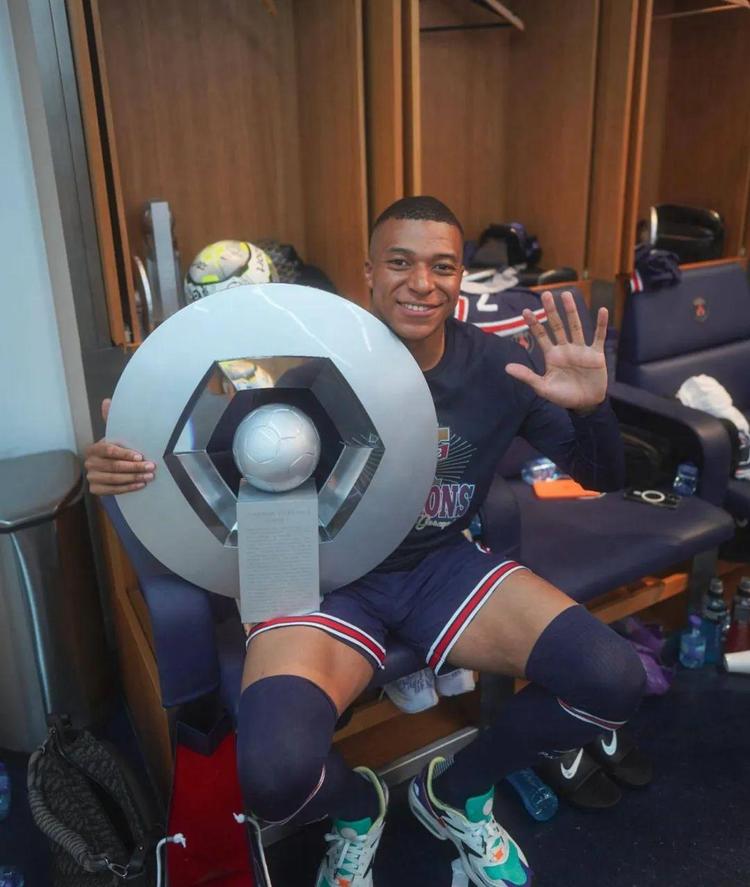 电讯报：水晶宫要冲击欧冠资格，将热刺边锋约翰逊视为目标（电讯报：为冲击欧冠席位，水晶宫将热刺边锋约翰逊列为引援目标）