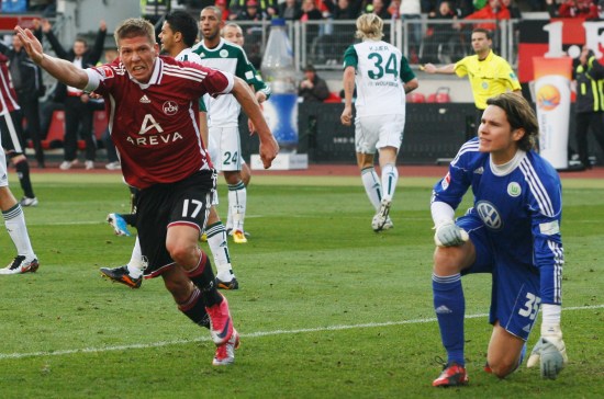 英超半场：卡什禁区后点抽射破门，维拉暂1-0阿森纳（英超半场战报：卡什后点抽射得手，维拉暂时1-0领先阿森纳）