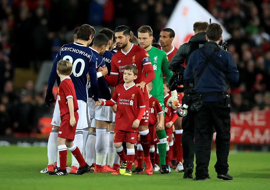 西甲：巴萨客胜扩大领先，皇马主场爆冷输球，VAR再度抢戏（西甲综述：巴萨客场取胜扩大优势，皇马主场冷负，VAR成为焦点）