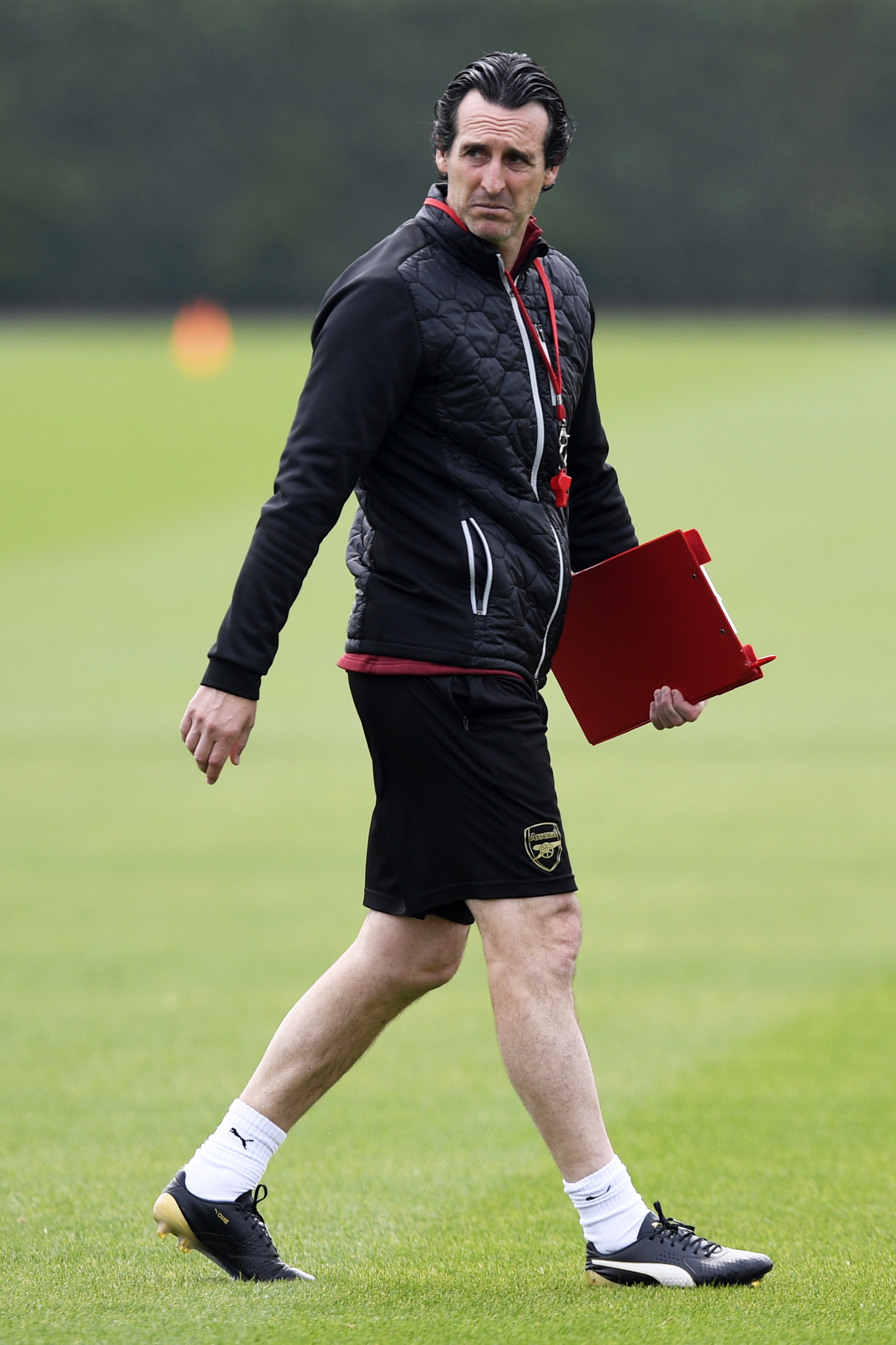 登贝莱获评《队报》25年体坛“王中王”，力压游泳世界冠军（登贝莱加冕《队报》25年体坛“王中王”，力压游泳世界冠军）