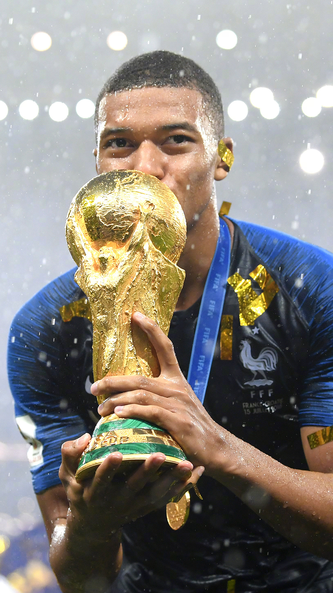 主裁：夸安萨拉拽丘库埃梅卡没判罚？这是极轻微、无效的拉拽（主裁回应夸安萨拉拉拽丘库埃梅卡未判：接触极轻微，拉拽无实质影响）